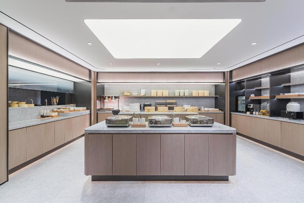 Ji Lujiazui World Plaza Hotel 3*