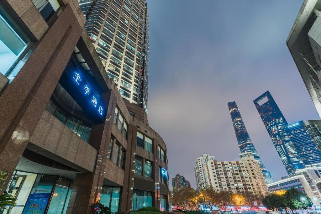 Hotel Ji Lujiazui World Plaza 3*